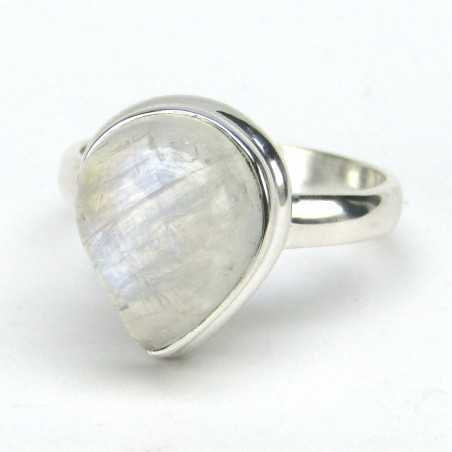 Stříbrný prsten s měsíčním kamenem