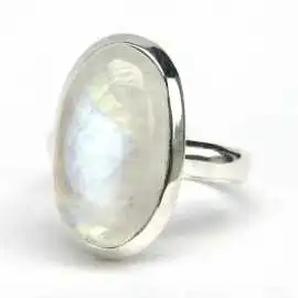 Stříbrný prsten s měsíčním kamenem