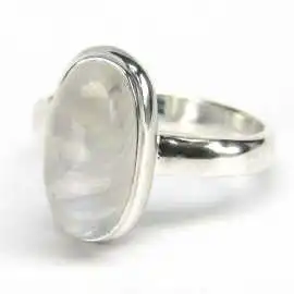 Stříbrný prsten s měsíčním kamenem