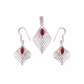 Stříbrný set s granáty