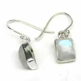 Stříbrné naušnice s měsíčními kameny