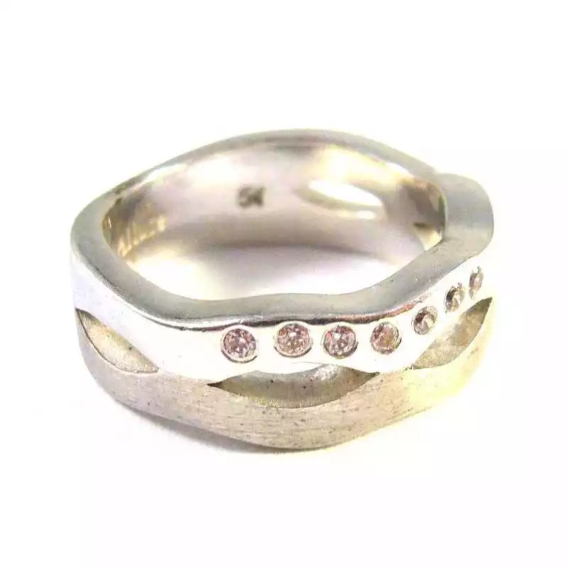 Stříbrný prsten s růžovými safíry