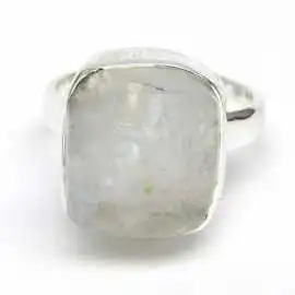 Stříbrný prsten s měsíčním kamenem