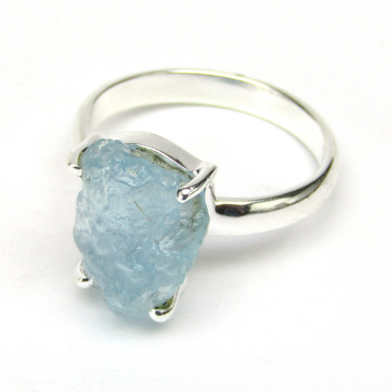 Stříbrný prsten s akvamarínem