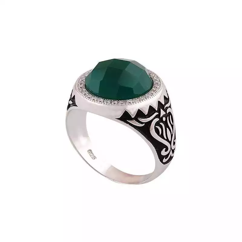 Stříbrný prsten se zeleným onyxem