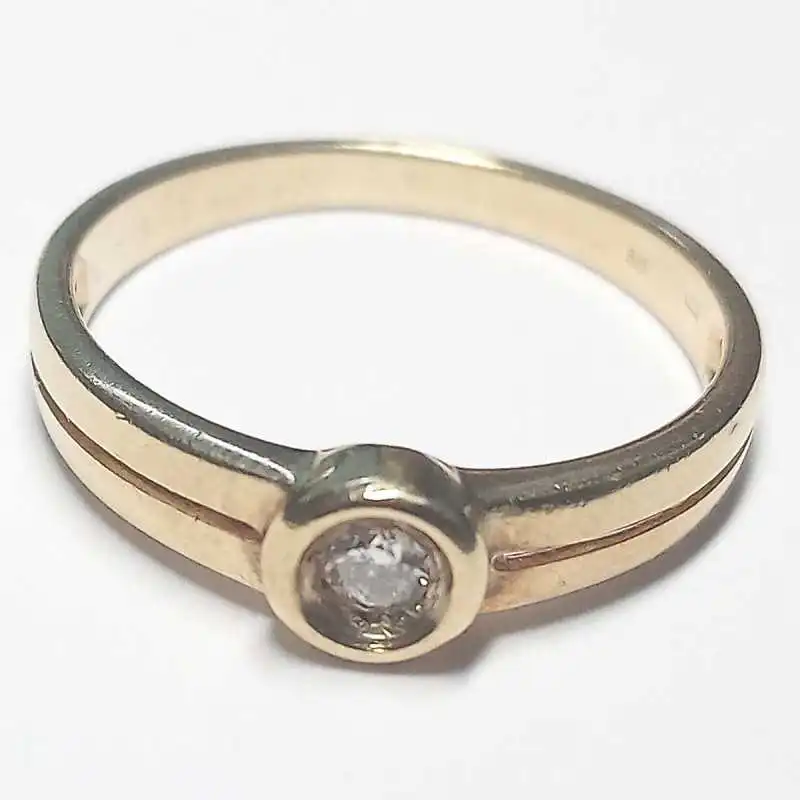 14 kt zlatý prsten s briliantem 0.25 kt