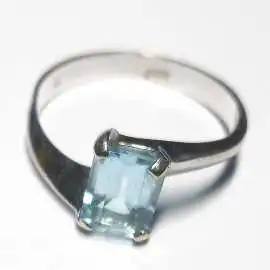 14 kt zlatý prsten s akvamarínem 8 kt