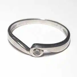 18 kt luxusní zlatý prsten s briliantem 0.10 kt