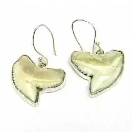 Stříbrné naušnice se žraločími zuby