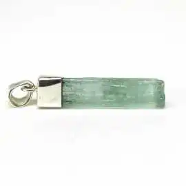 Stříbrný přívěsek s akvamarínem o váze 33 kt