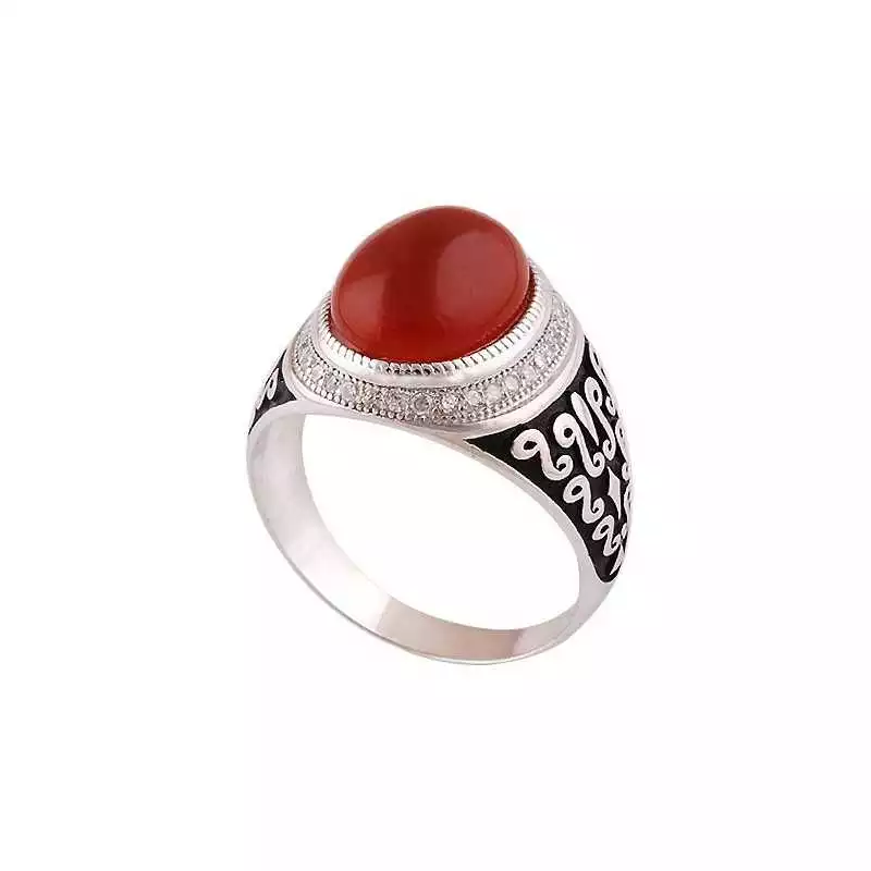 Stříbrný prsten s karneolem