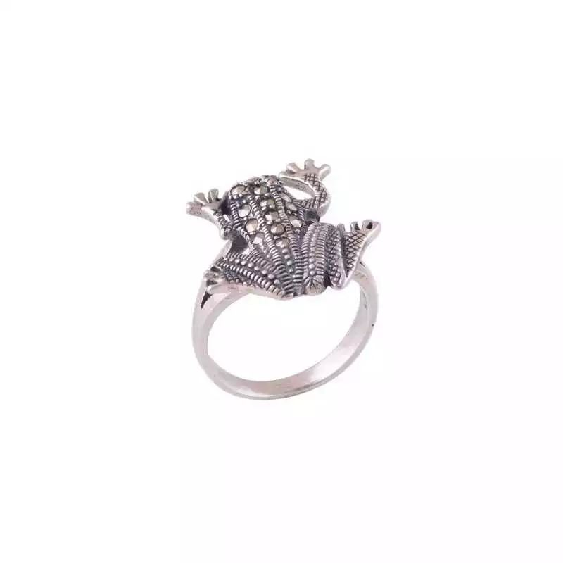 Stříbrný autorský prsten žába