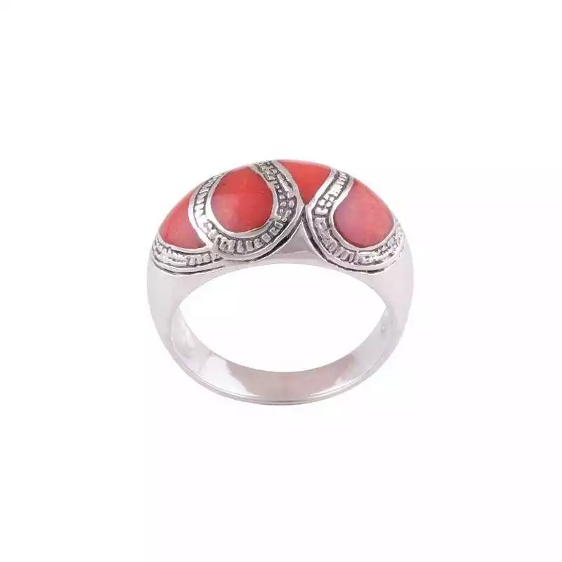 Stříbrný prsten s mořským korálem