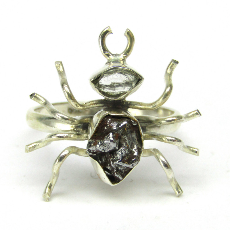 Stříbrný prsten pavouk s meteoritem Campo del Cielo