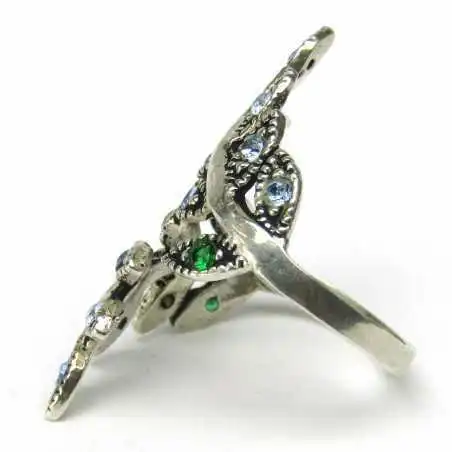 Stříbrný prsten s drahokamy