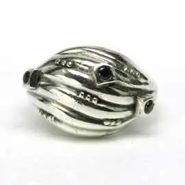 Stříbrný prsten se safírem