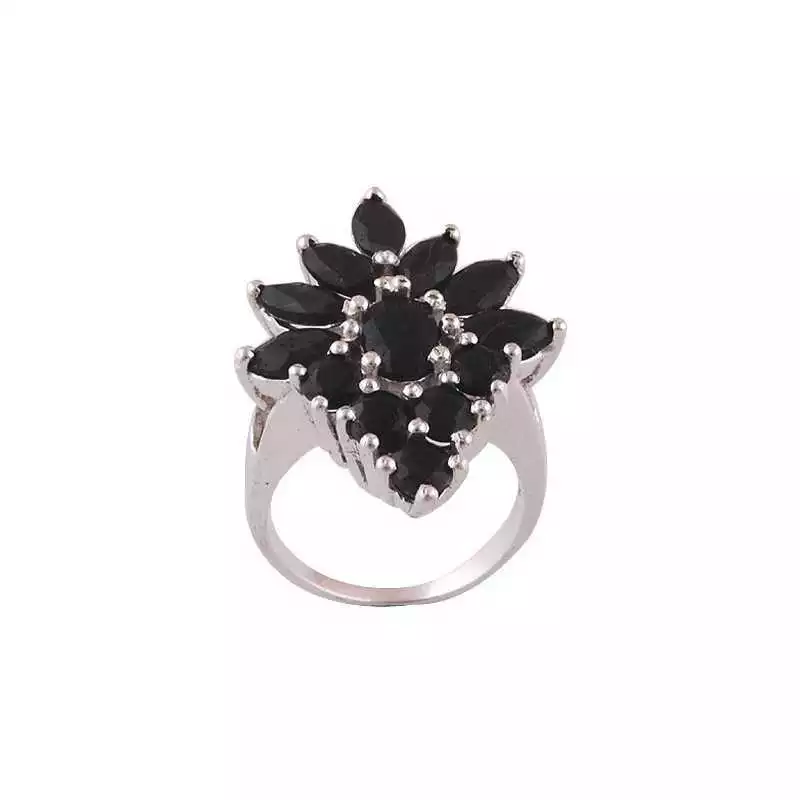 Stříbrný prsten se safíry