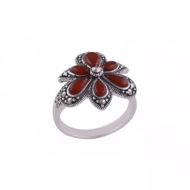 Stříbrný prsten s karneoly