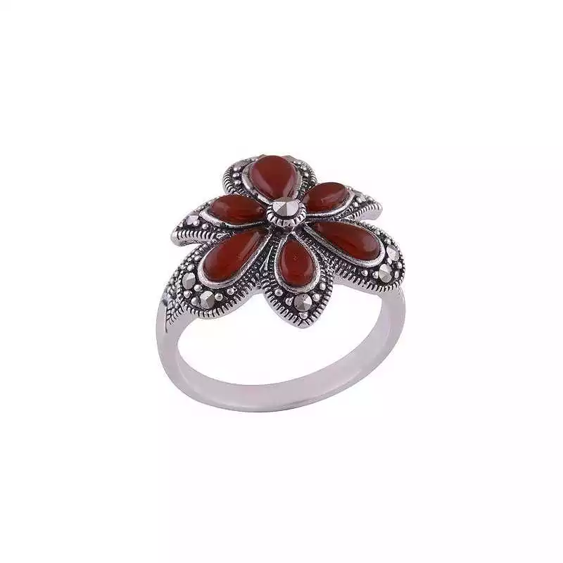 Stříbrný prsten s karneoly