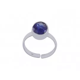 Stříbrný prsten se safírem