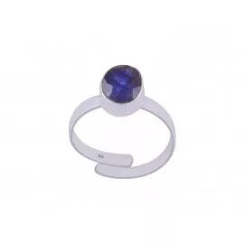 Stříbrný prsten se safírem