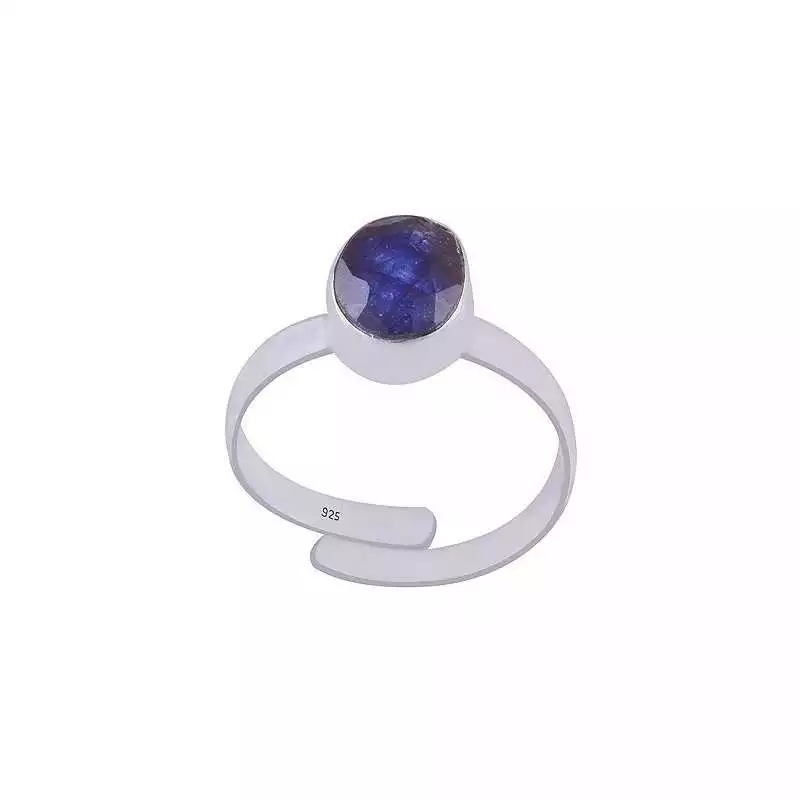 Stříbrný prsten se safírem