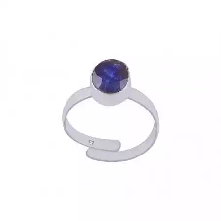 Stříbrný prsten se safírem