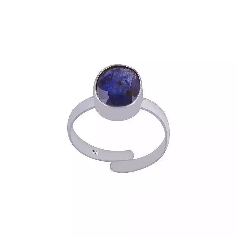 Stříbrný prsten se safírem