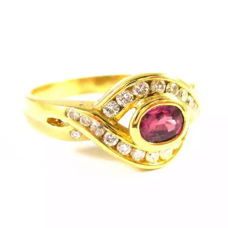 18 kt zlatý prsten s rubínem a brilianty