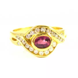 18 kt zlatý prsten s rubínem a brilianty