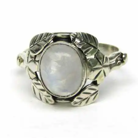 Stříbrný prsten s měsíčním kamenem