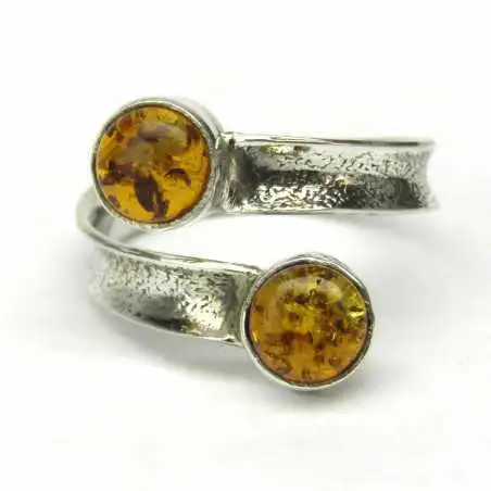 Stříbrný prsten s jantarem