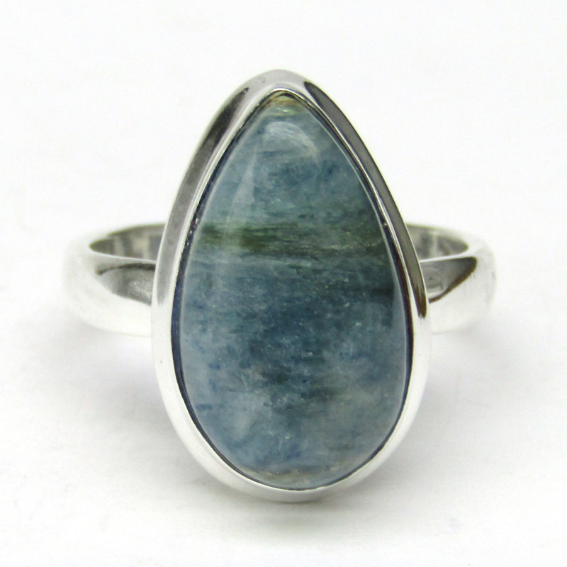 Stříbrný prsten s kyanitem