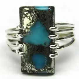 Stříbrný prsten s tyrkysem v pyritu