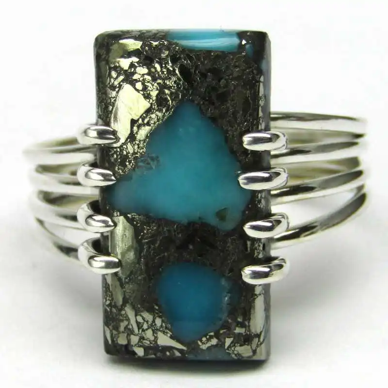 Stříbrný prsten s tyrkysem v pyritu