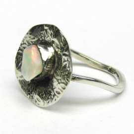 Stříbrný prsten s opálem