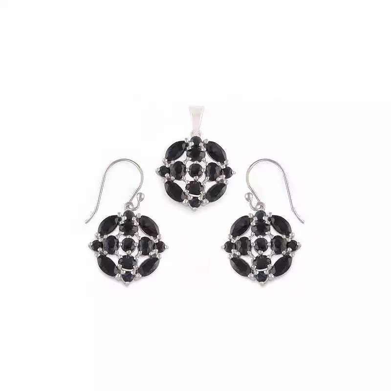 Stříbrná souprava se safírem