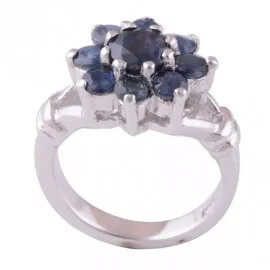 Stříbrný prsten se safíry