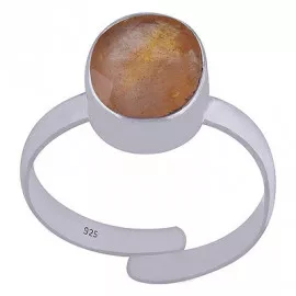 Stříbrný prsten se žlutým safírem