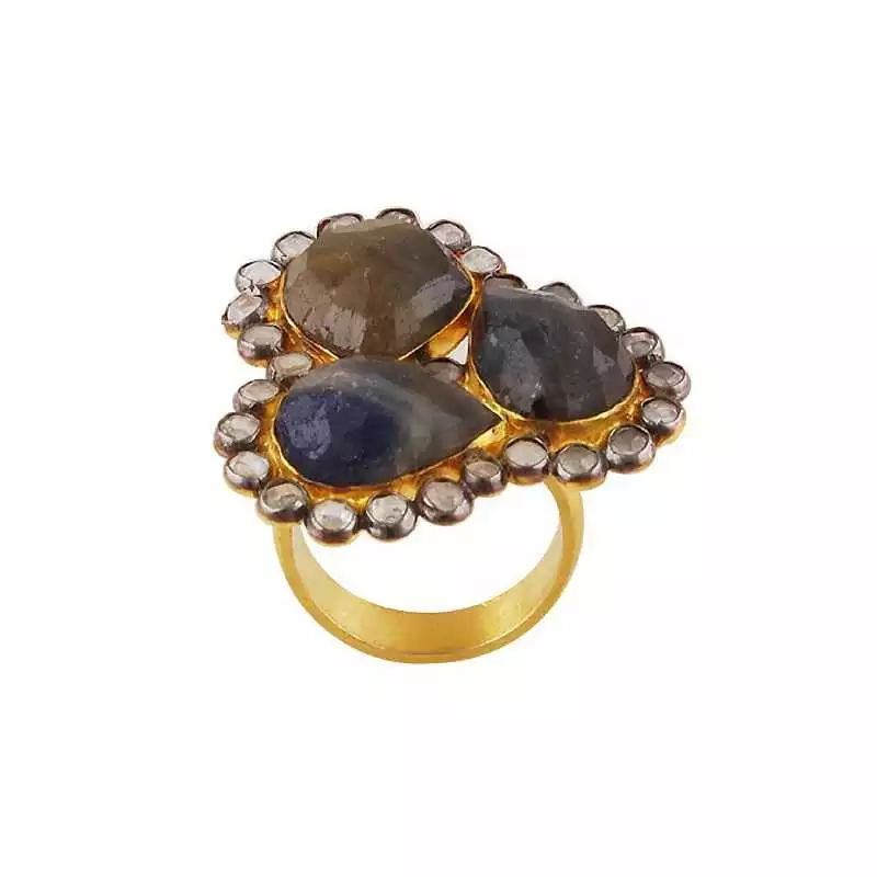 Stříbrný prsten se safíry