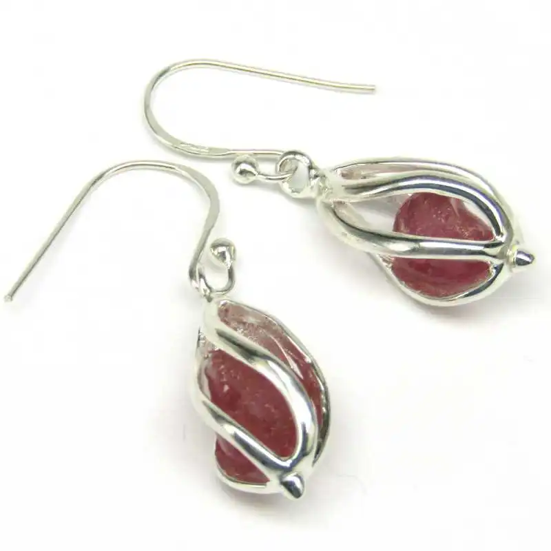 Stříbrné naušnice s rubíny v kleci