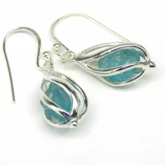 Stříbrné naušnice s apatitem v kleci