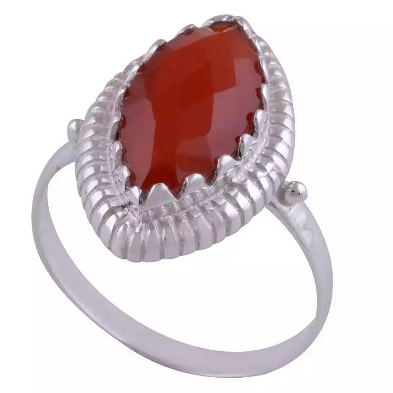 Stříbrný prsten s karneolem