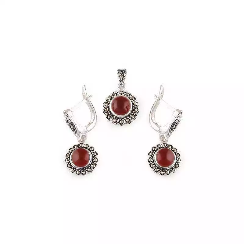 Stříbrná souprava s karneoly