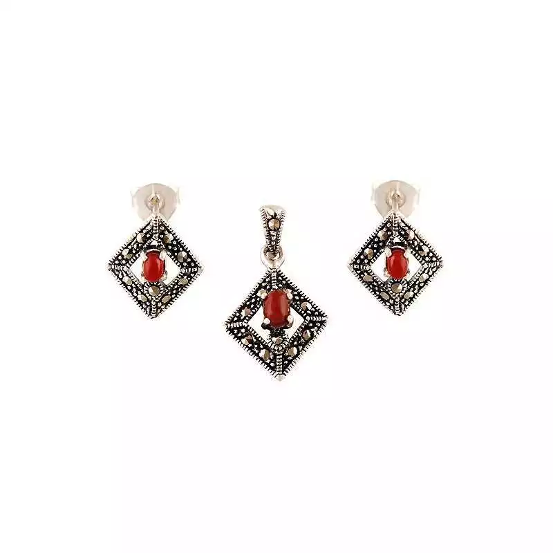 Stříbrná souprava s karneoly