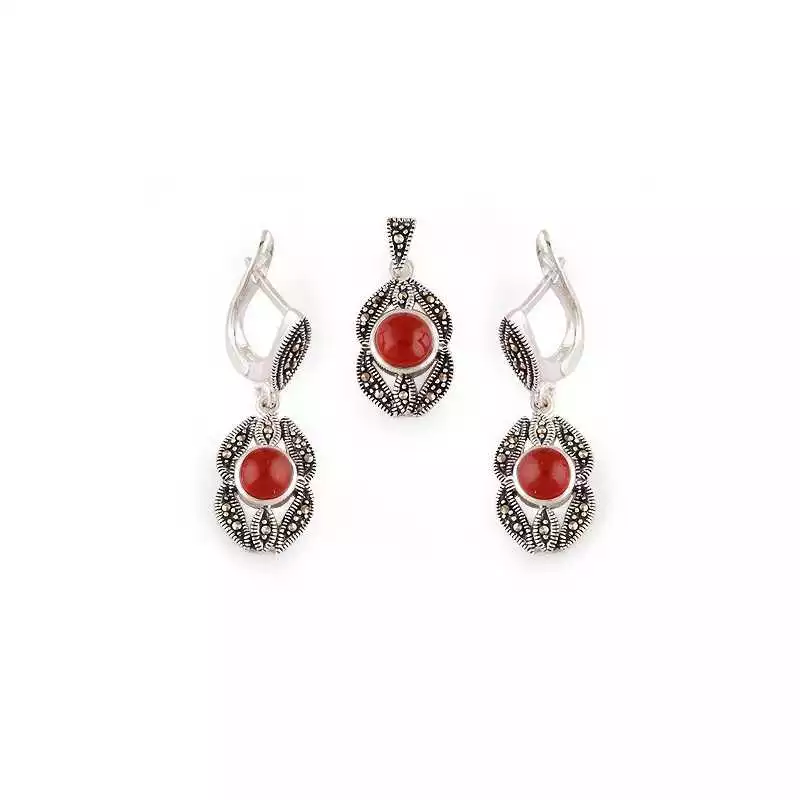 Stříbrná souprava s karneoly