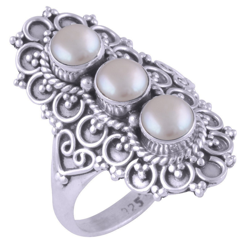 Stříbrný prsten s perlami
