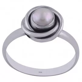 Stříbrný prsten s perlou