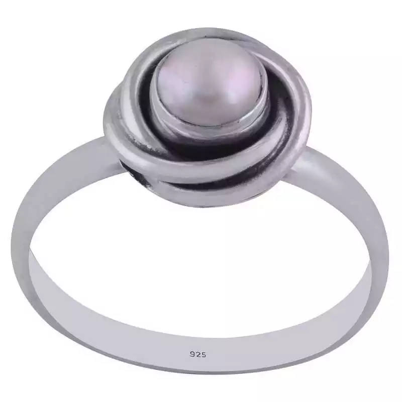 Stříbrný prsten s perlou
