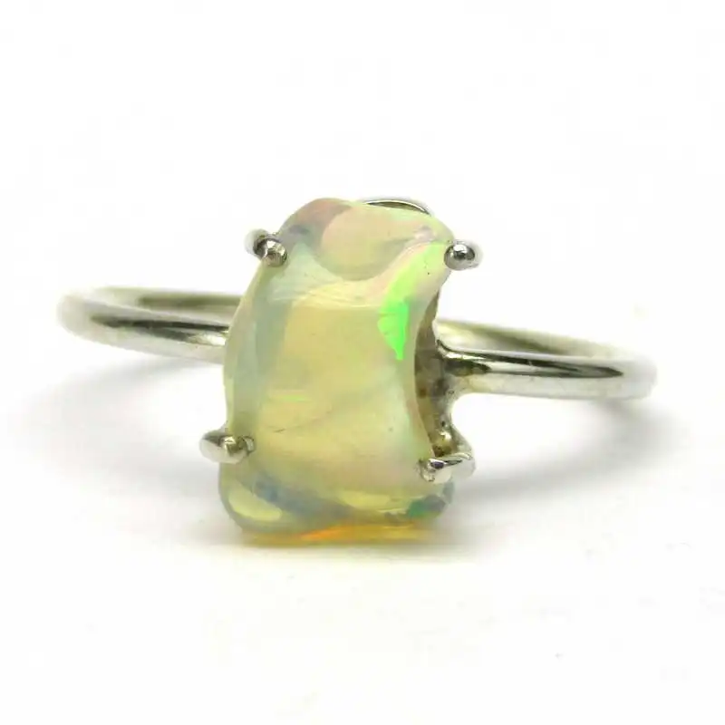 Stříbrný prsten s opálem